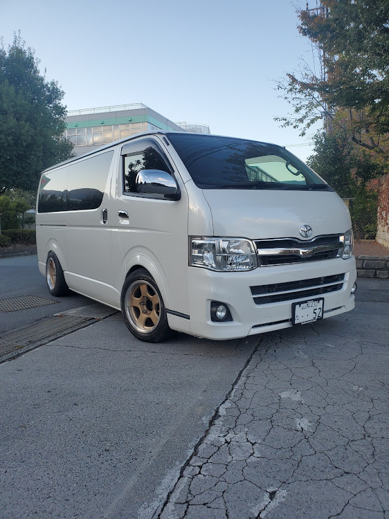ハイエースバンのハイエース3型後期・ハイエース乗りと繋がりたい🎵・純ベタ・3インチローダウンに関するカスタム事例の投稿画像1枚目