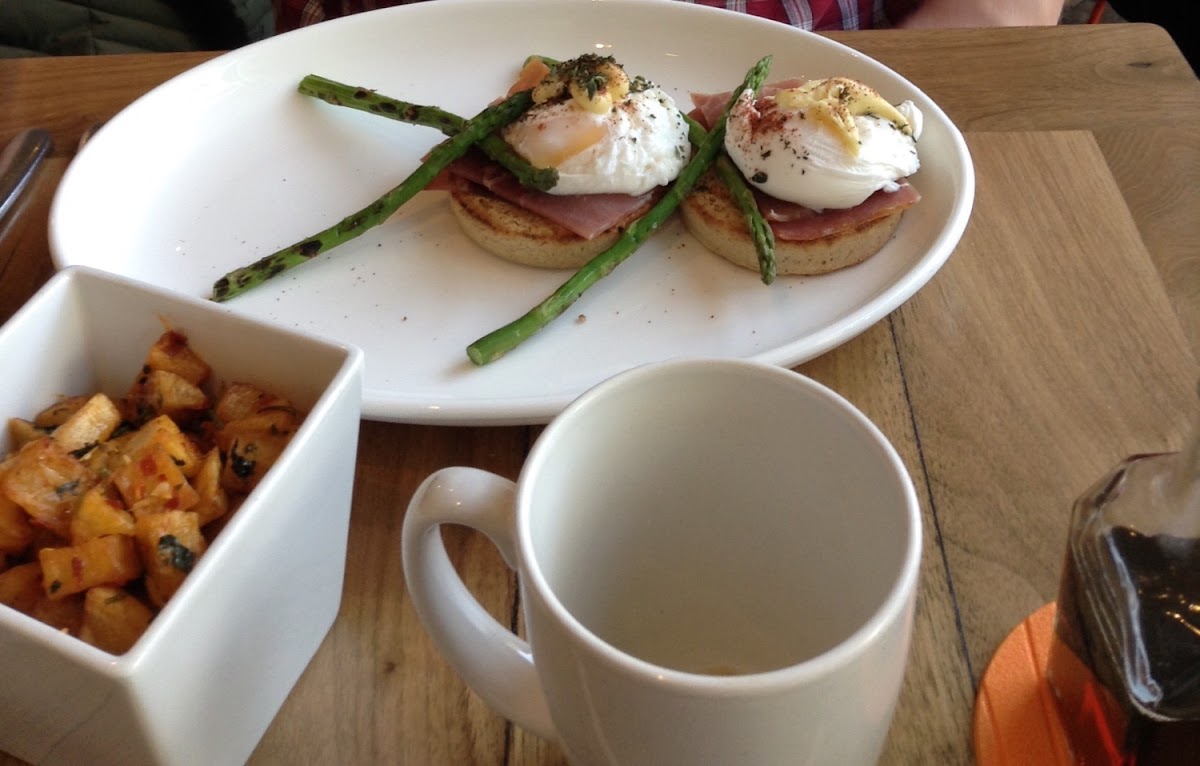 Eggs Benedict, almost too pretty to eat. Nah, dig in.