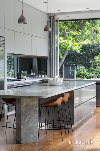 Maison avec piscine et jardin 5