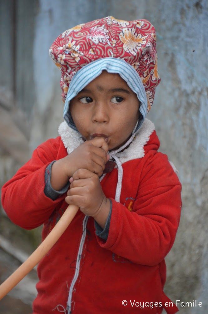 enfant au tuyau