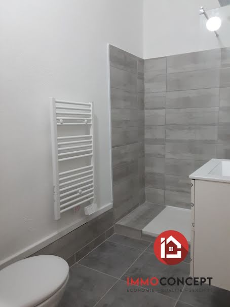 Location  appartement 1 pièce 27 m² à Roquemaure (30150), 370 €