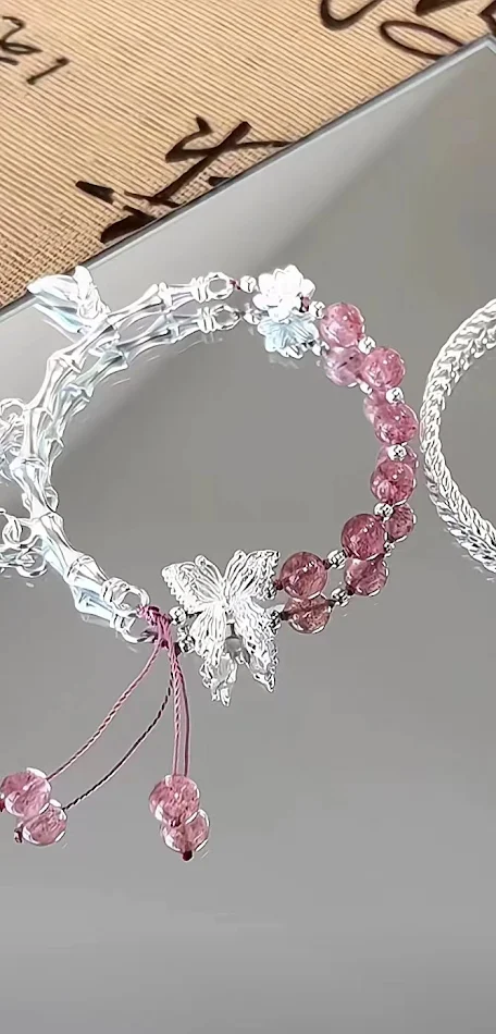Bransoletka z koralików w kształcie motyla z bambusa w stylu antycznym, elegancki i naturalny dodatek do codziennego wyglądu, idealny na każdą okazję.