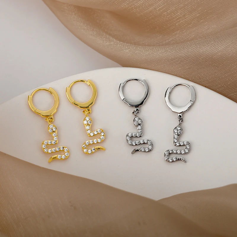 Brincos Estrela de Cinco Pontas Serpentine 18K Cobre Banhado a Ouro com Zircônia Elegância e Brilho para um Look Deslumbrante