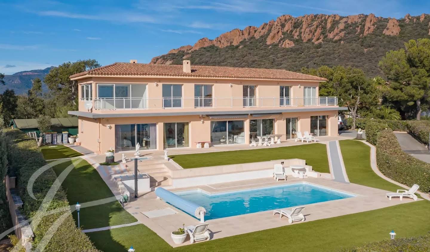 Villa with pool Agay