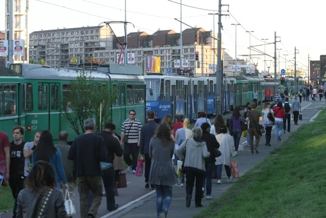 Sudar tramvaja i automobila kod Beogradskog sajma