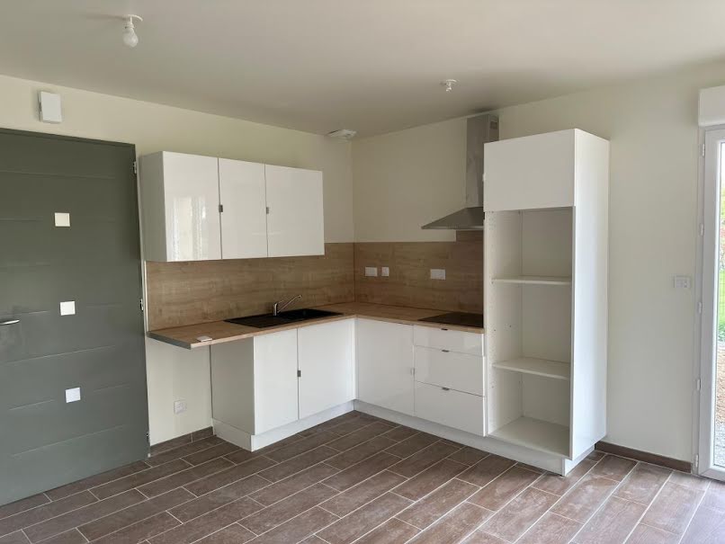 Location  maison 4 pièces 69 m² à Goustranville (14430), 1 100 €