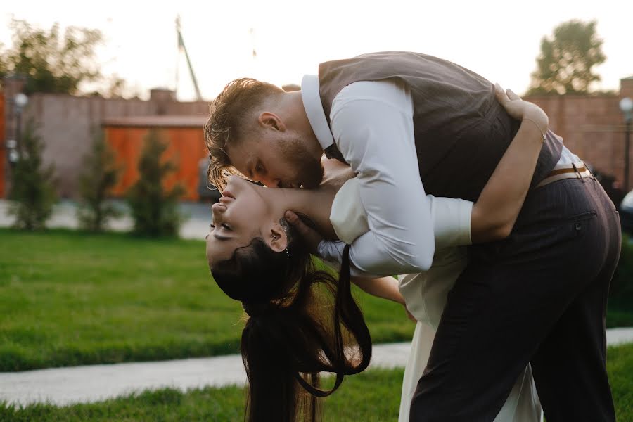 Fotógrafo de casamento Kseniya Rzhevskaya (ksumee2209). Foto de 8 de dezembro 2021