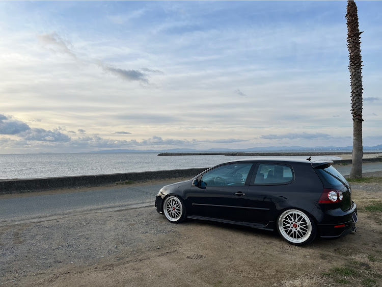 ゴルフ R32の朝活・ドライブ・ケルヒャー・嫁と子供は置いておこうに関するカスタム事例の投稿画像1枚目