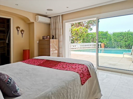 House with pool and terrace 5