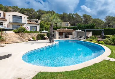 House with pool 3