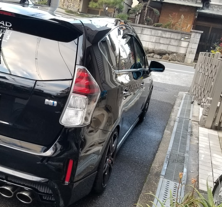 プリウスαのワンオフパーツ・アクスル・給油口塗装・#WORK・#ジスタンスに関するカスタム事例の投稿画像4枚目