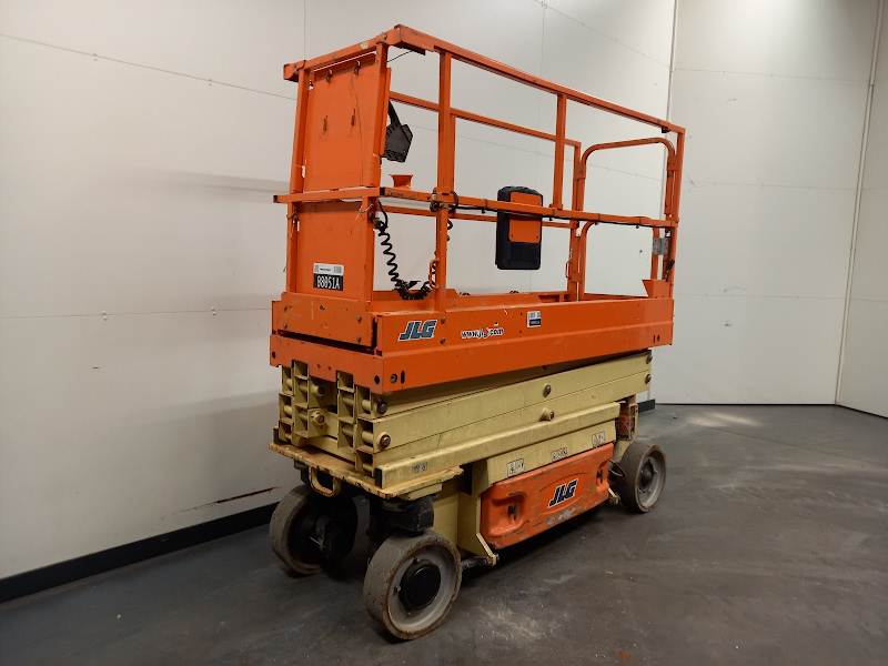 Picture of a JLG 2032ES