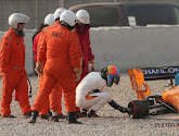 De McLaren van Fernando Alonso meteen de grindbak in op de eerste testdag