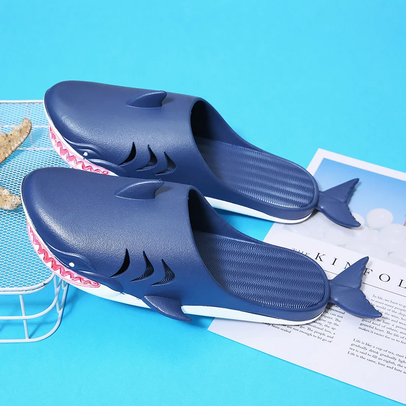 Sandales et pantoufles antidérapantes pour la maison et la plage, confort et sécurité, parfaites pour l'intérieur et l'extérieur.