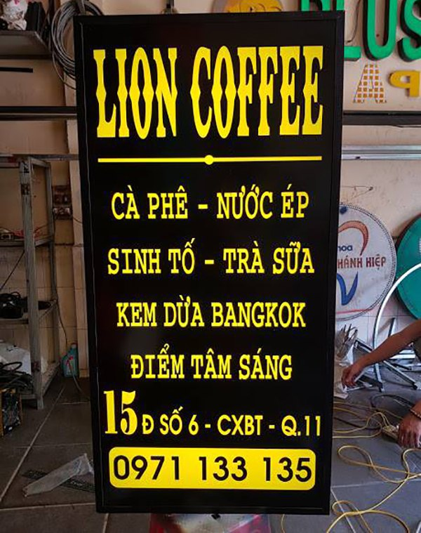 Biển quảng cáo đứng menu quán cafe