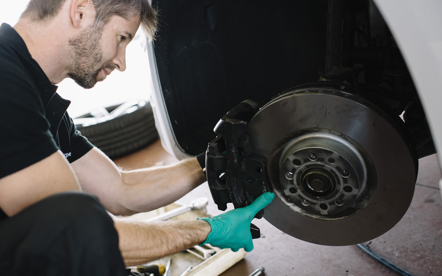 preparing your car for winter: man change brake plates