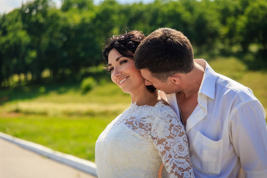 Fotógrafo de casamento Elena Valebnaya (helenv). Foto de 18 de dezembro 2015