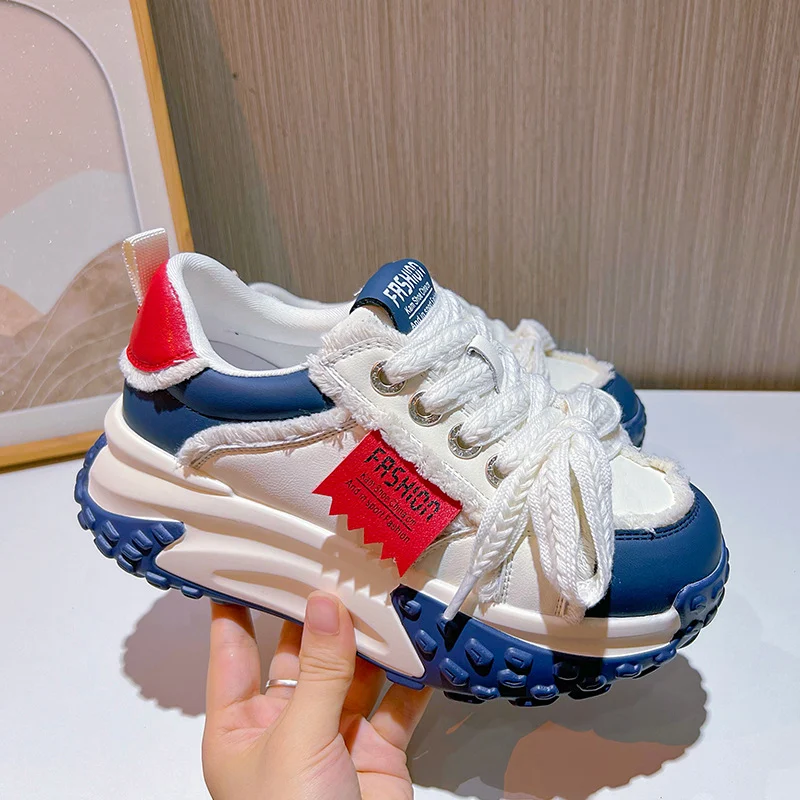 Echte leren dames plateau sneakers Verhoog je stijl en comfort met deze trendy en stijlvolle damessneakers met verhoogde zool