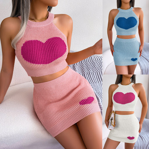 Title 2, Casual Love Contrast Color Midriff-baring Top a...