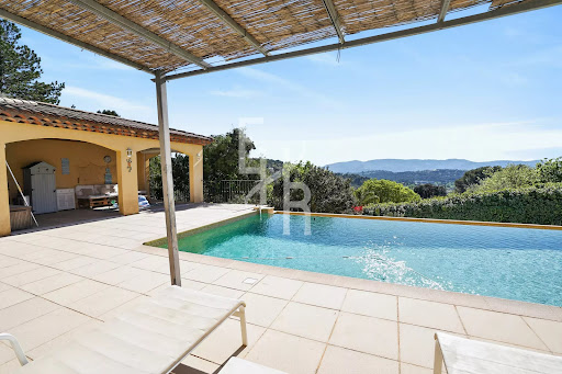 Maison avec piscine 2
