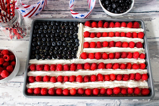 Fourth of July Cheesecake decorated.