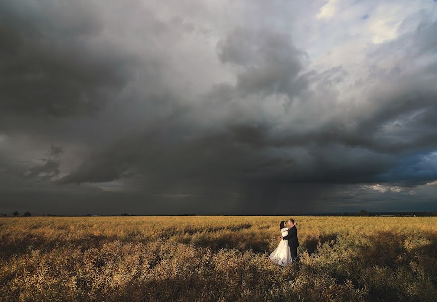 Wedding photographer Mirek Basista (fotoperla). Photo of 18 October 2018