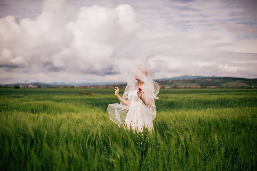 Photographe de mariage Miroslav Bugir (buhir). Photo du 20 octobre 2017