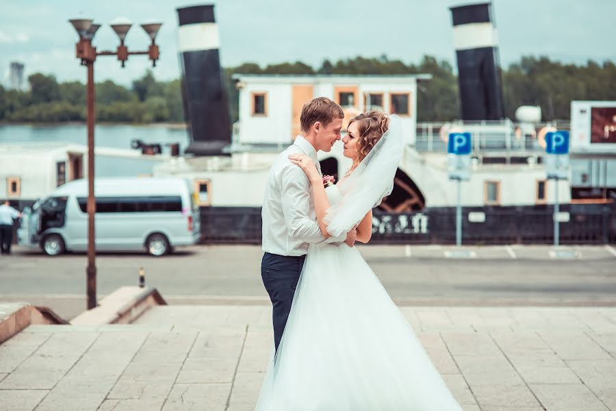 Wedding photographer Ekaterina Bondar (katrinlegacy). Photo of 11 August 2014