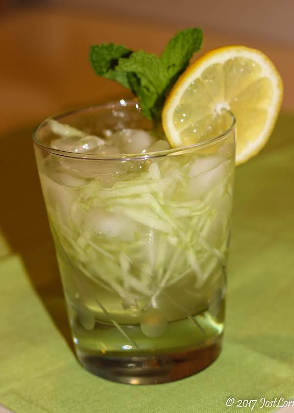 Sharbat-e Sekanjabin (Mint and Cucumber Cooler)_image