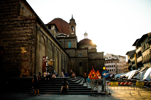 Tramonto e lavori, gente e luci, a San Lorenzo di zaccagnaus