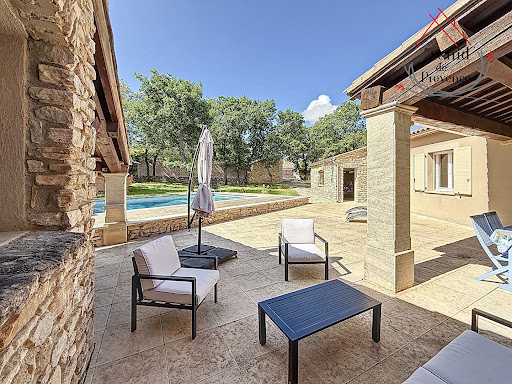 Villa avec piscine et terrasse 3