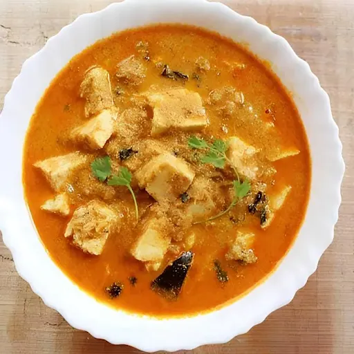 Tawa Paneer Gravy [Half] With 8 Butter Roti And Salad