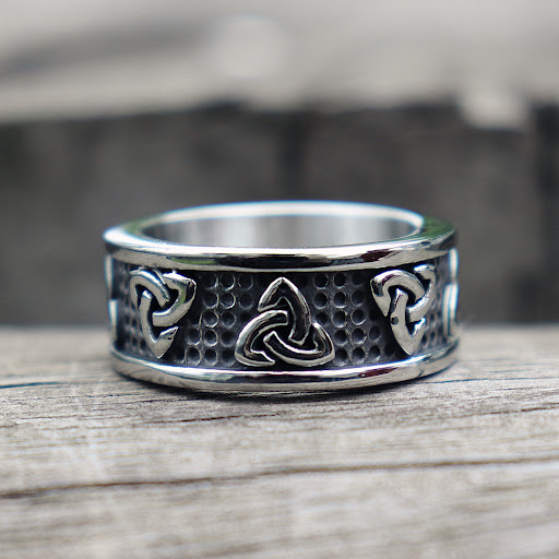 Title 4, Persoonlijkheid retro herenmode ring, een vinta...