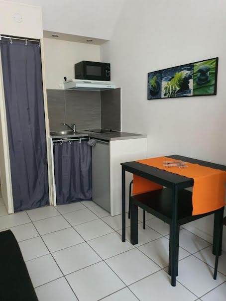 Location  appartement 1 pièce 17 m² à Dijon (21000), 330 €