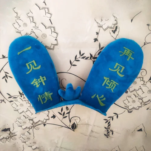 Svetleće zečje uši za skijašku kacigu sa lokomotivom. Ukrasi sa čičak trakom za lako pričvršćivanje i zabavu na snegu.