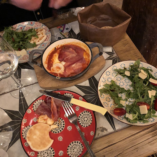 Salad with gluten-free bread