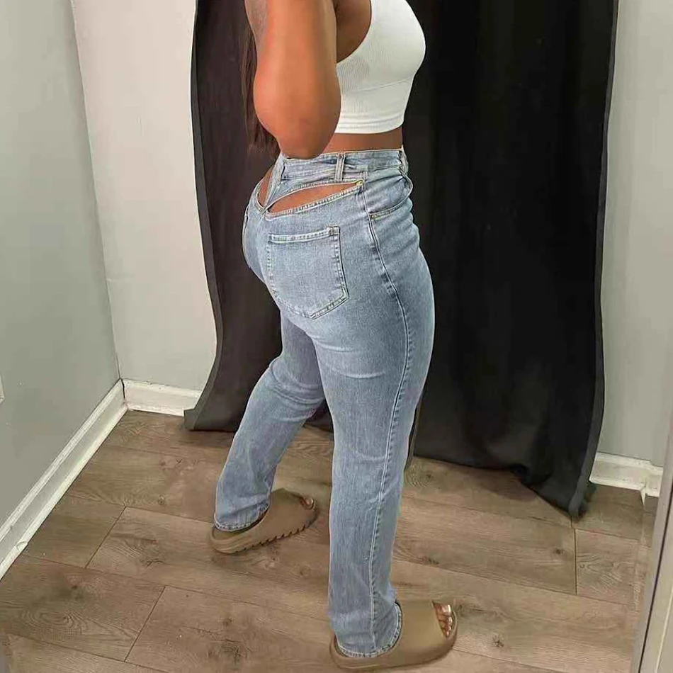 Jean moulant taille haute, bouton et fermeture éclair, sexy et lavé. Adoptez un look tendance et mettez en valeur votre silhouette avec ce jean.