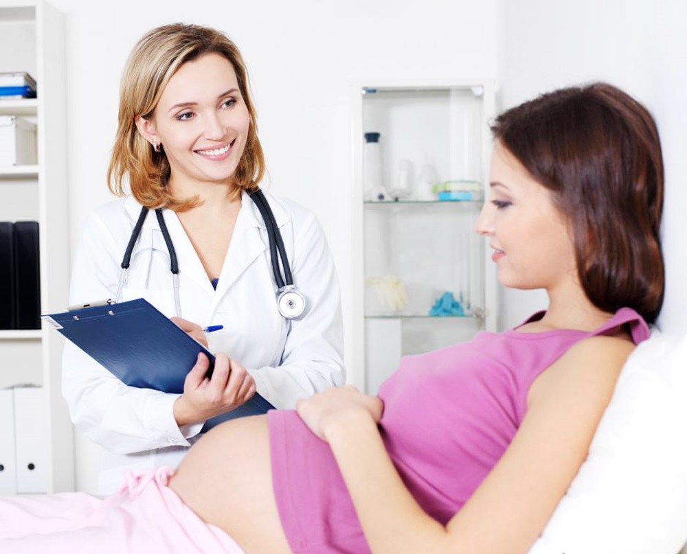 Báo giảm thai sản thực hiện khi lao động nữ đang đóng BHXH nghỉ thai sản.
