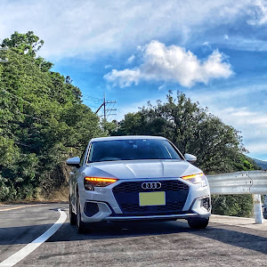 A3 セダン 30TFSI