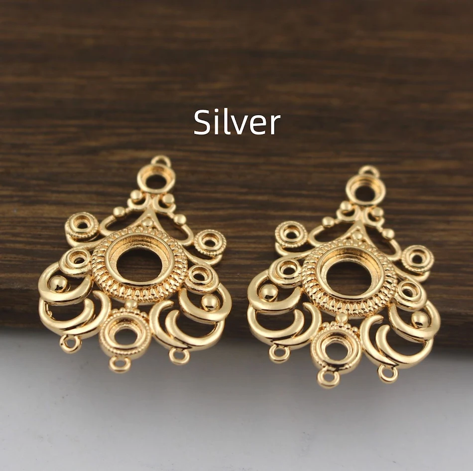 Pendentif creux doré couleur cuivre coulé, retient la couleur, un accessoire élégant et durable pour un éclat quotidien et durable.