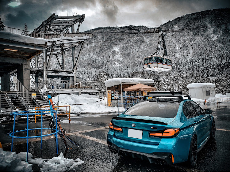 M5の今週のお題・車とアウトドアスポーツ・V8・10月も宜しくお願いしますに関するカスタム事例の投稿画像1枚目