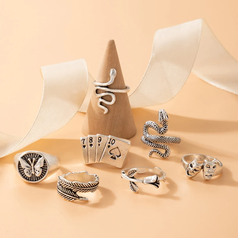 Title 3, Vintage Poker Mask Geometrische Ring Set van 7....