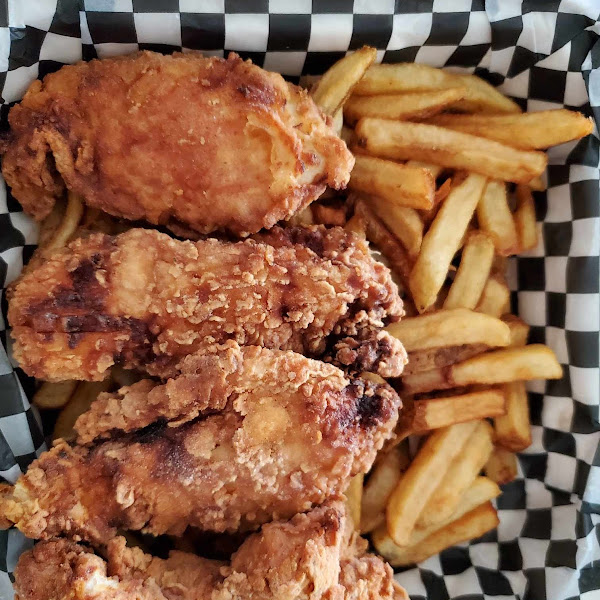 chicken tenders & fries