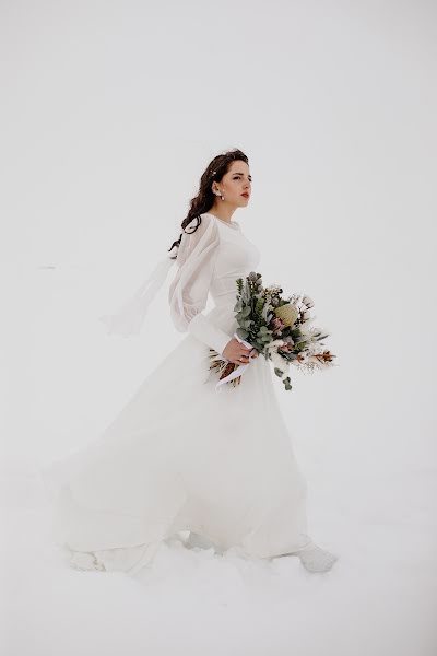 Wedding photographer Marina Lobanova (lassmarina). Photo of 3 February 2022