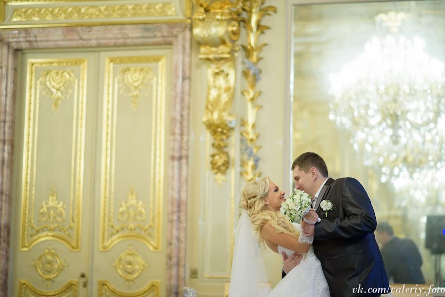 Fotógrafo de casamento Valeriy Frolov (froloff). Foto de 15 de dezembro 2014