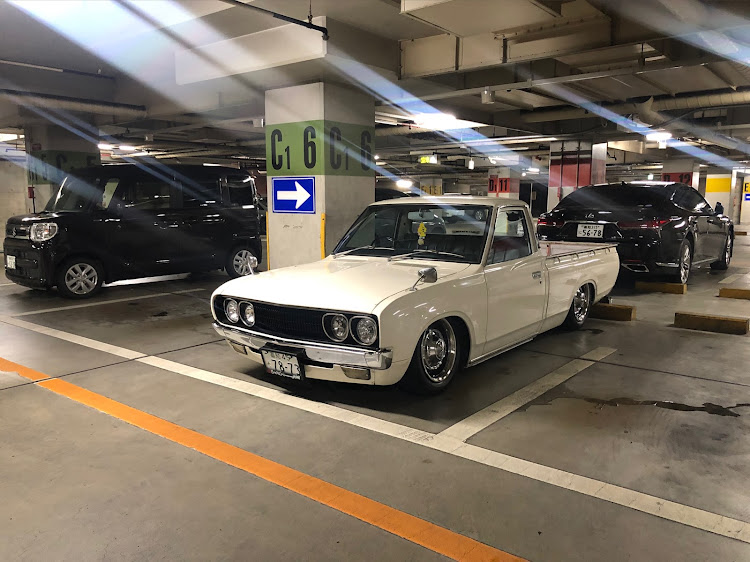 ダットサントラックの高知・プロ無職・MSK48・地下駐車場・車高詐欺に関するカスタム事例の投稿画像1枚目