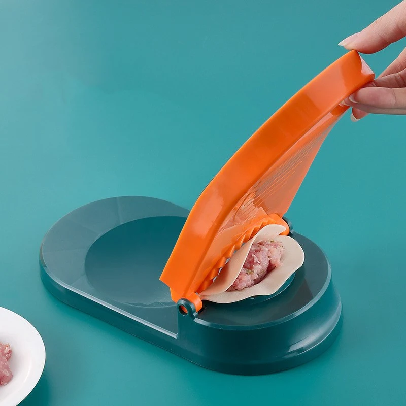 Title 4, Crea Empanadillas Perfectas con el Molde Famili...