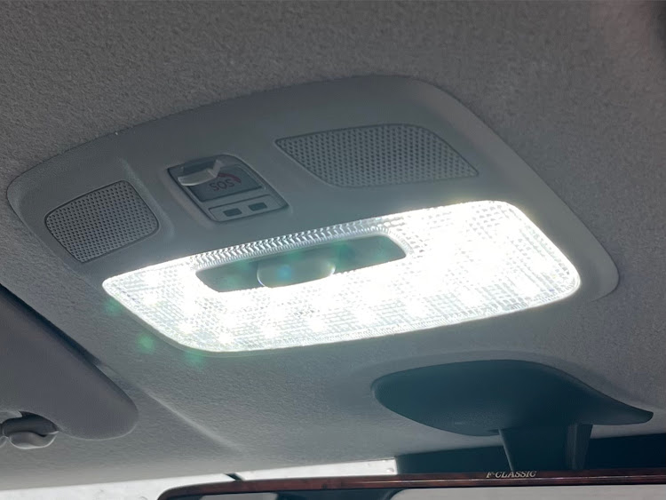 スイフトのDIY・とりあえずLEDにに関するカスタム事例の投稿画像1枚目