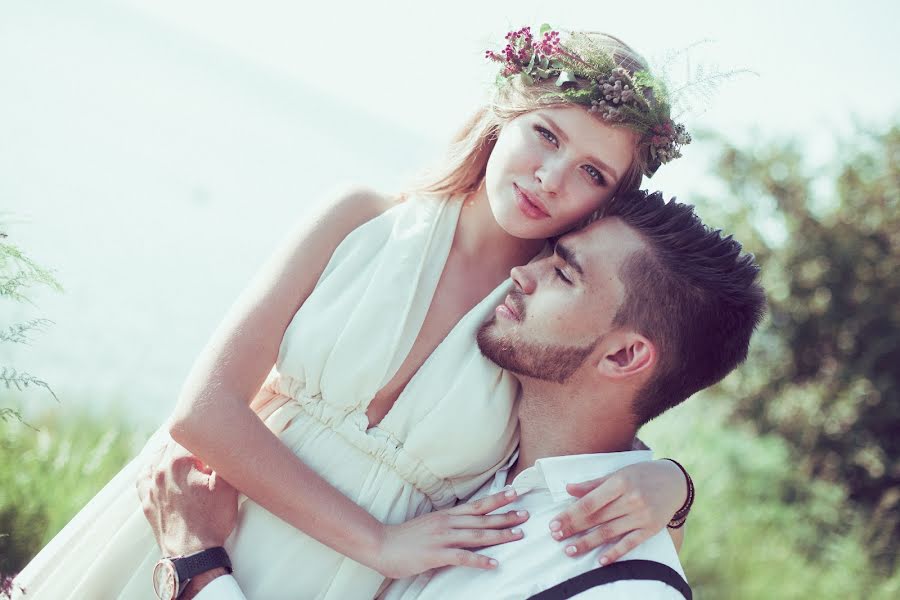 Fotógrafo de bodas Lora Titova (lora-photo). Foto del 5 de julio 2015