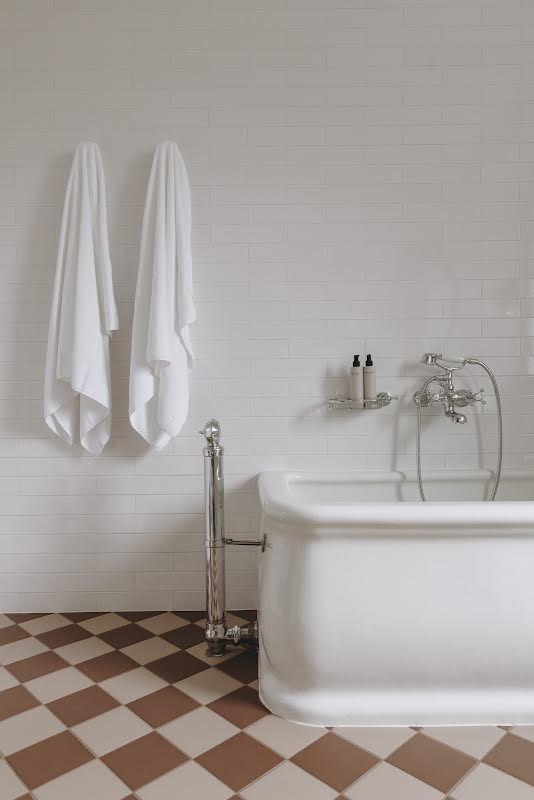 Parkhotel Mondschein Bathtub